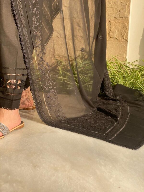 Hand Made Embroidery Duppata - Image 2
