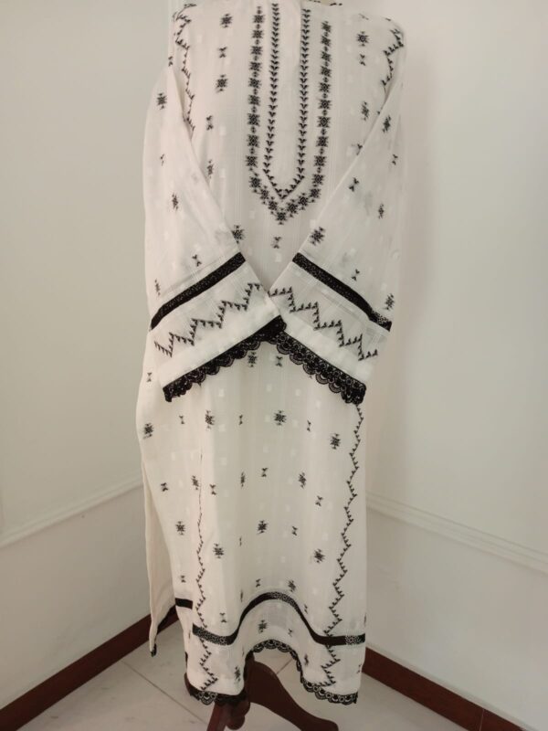 2 Piece lawn White on Black Banarsi work - Image 4
